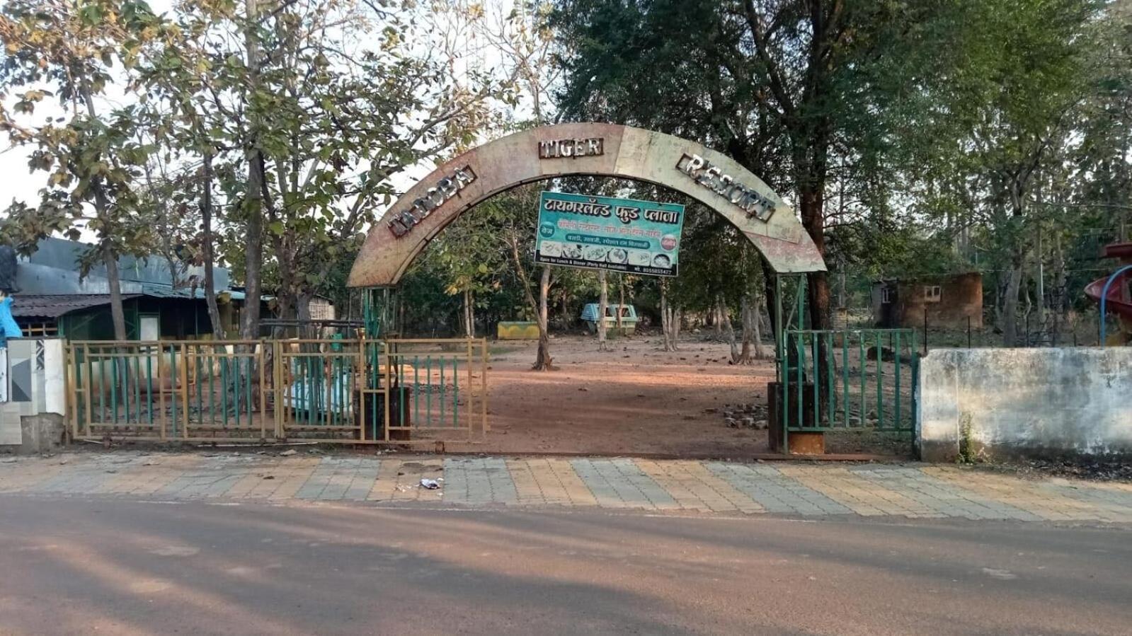 Oyo Flagship Tadoba Tiger Resort Mohurli Exterior foto